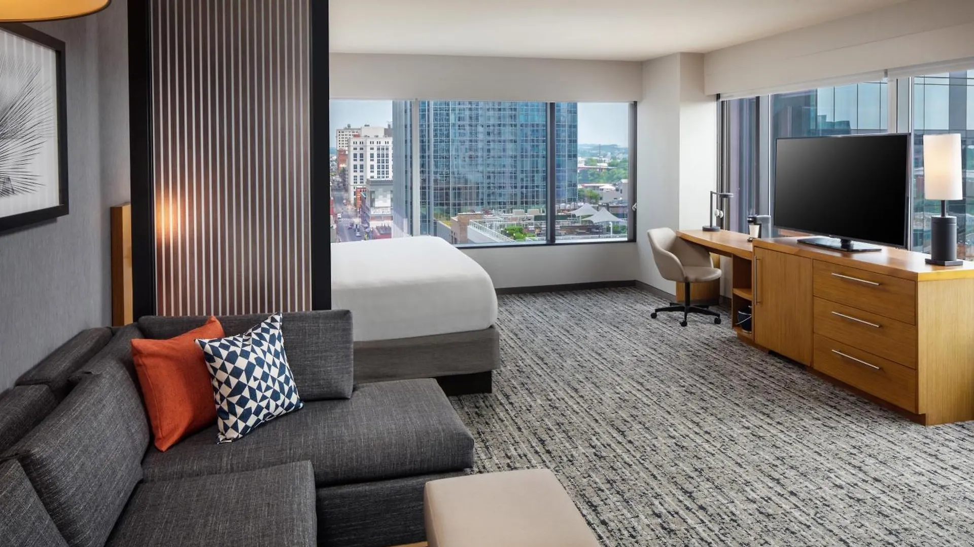 Hyatt Place Nashville Downtown 3*,